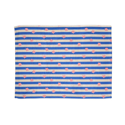 Pushing Daisies Throw Blanket