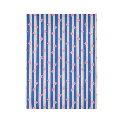 Pushing Daisies Throw Blanket